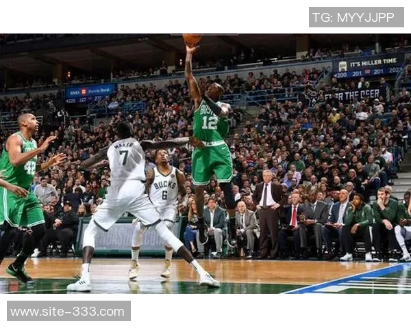 媒体人分析文班表现提升但持球进攻仍待突破与质变