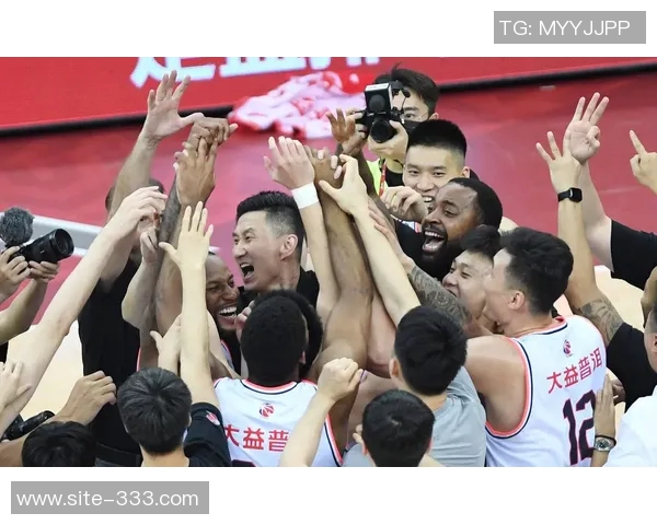 广东全运男篮U22组别夺冠于米提替补席激动落泪感动全场