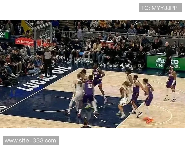 布克呼吁裁判在比赛中保持一致性吹罚标准应对等对待双方动作 布克呼吁裁判在比赛中保持一致性吹罚标准应对等对待双方动作